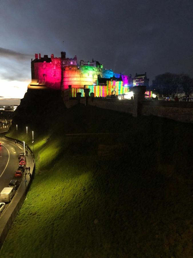 The Castle Esplanade Residence Edinburgh Exterior photo