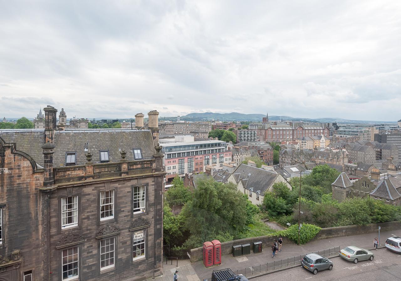 The Castle Esplanade Residence Edinburgh Exterior photo